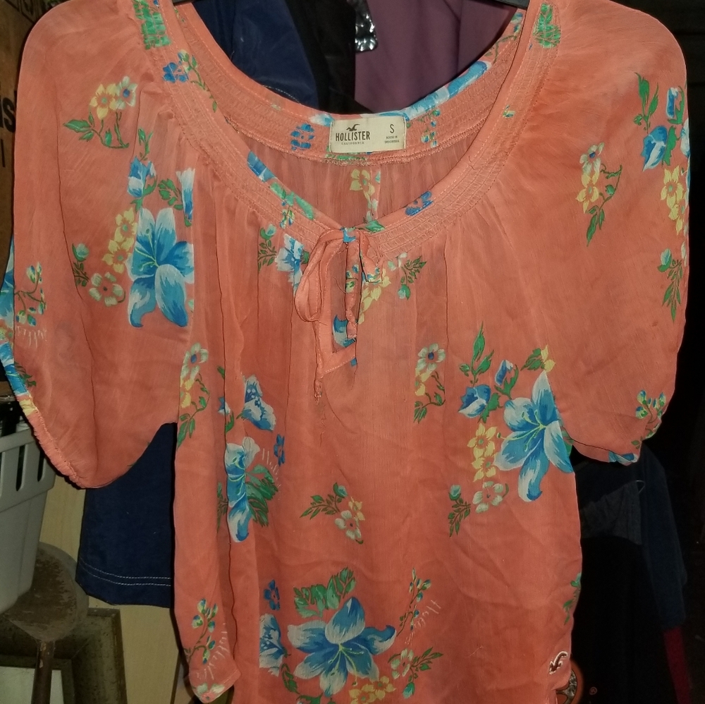 Girls Hollister t shirt